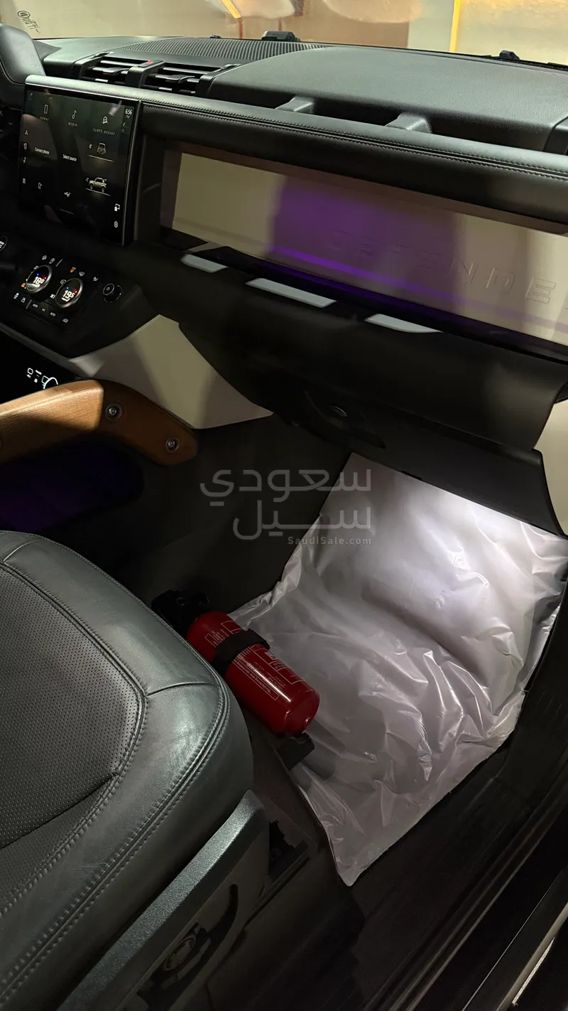 2023 لاند روفر ديفيندر 110