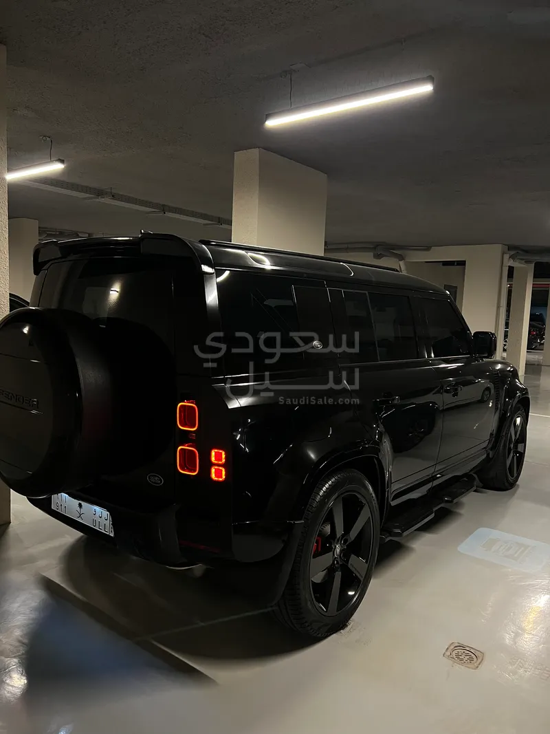 2023 لاند روفر ديفيندر 110