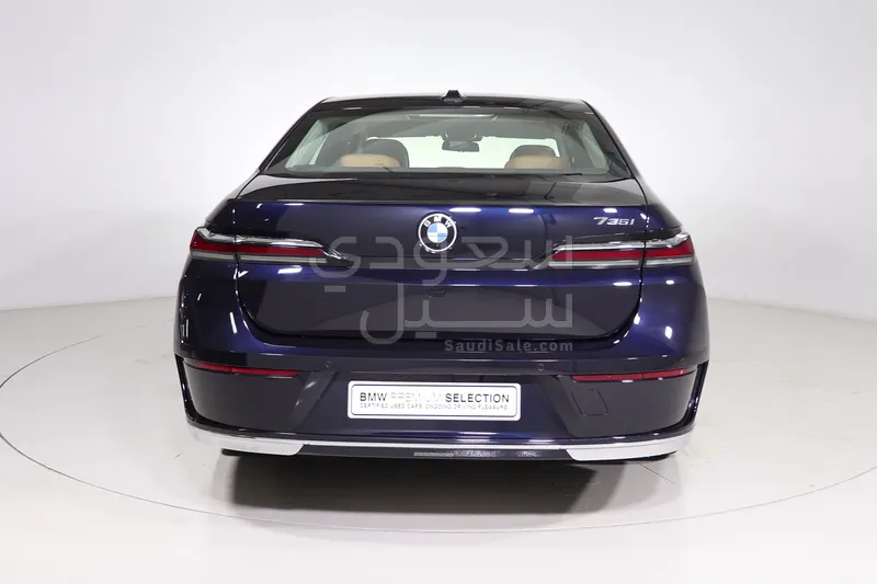2026 بي ام دبليو الفئة السابعة 735أي
