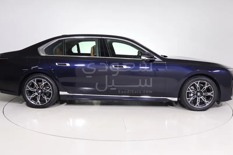 2026 بي ام دبليو الفئة السابعة 735أي