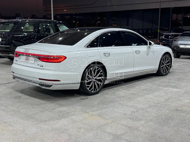 2021 اودي اي 8 ال 55تي اف اس أي
