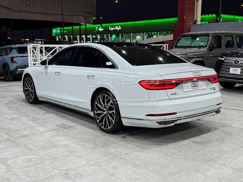 2021 اودي اي 8 ال 55تي اف اس أي