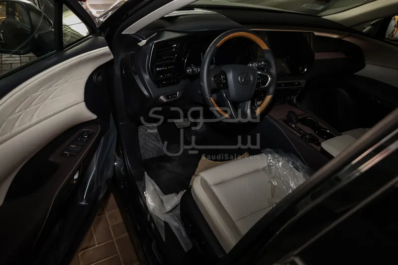 2026 لكزس أر إكس 350