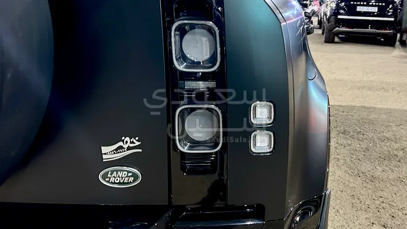 2022 لاند روفر ديفيندر اكس 110
