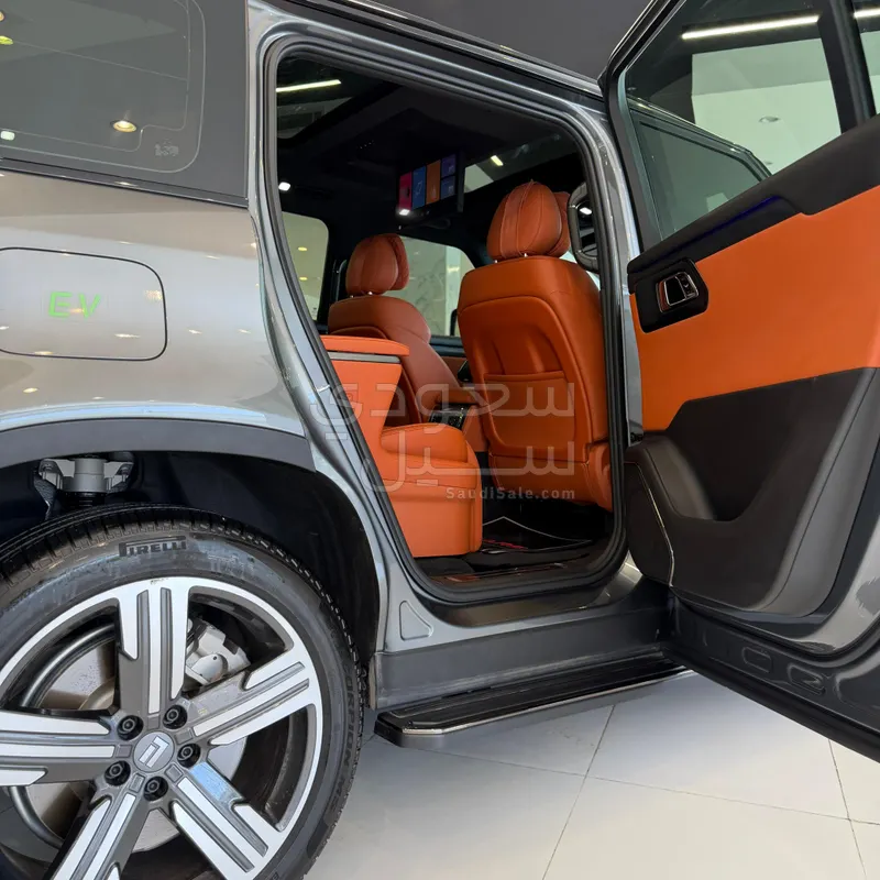 2025 روكس 01