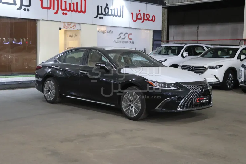 2025 لكزس إي إس 250
