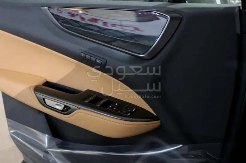 2025 لكزس إن إكس 350