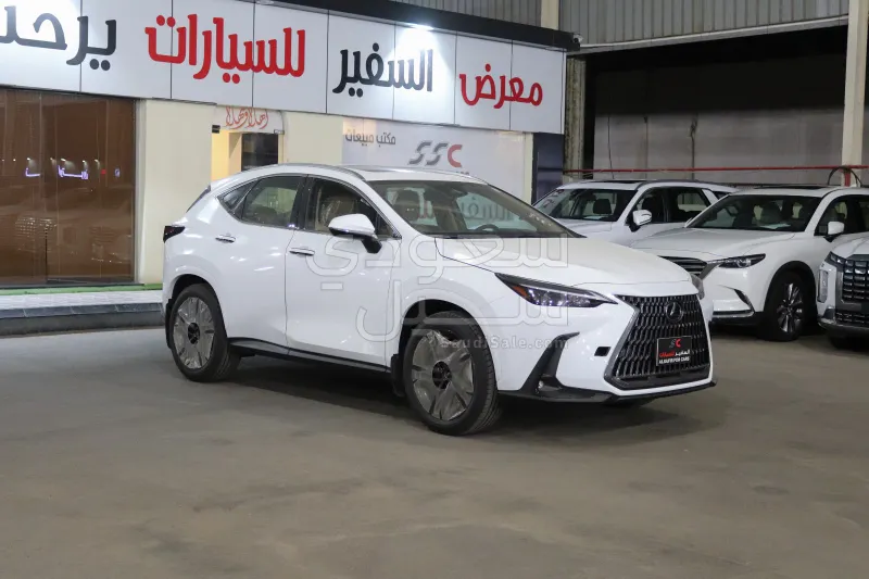 2025 لكزس إن إكس 350