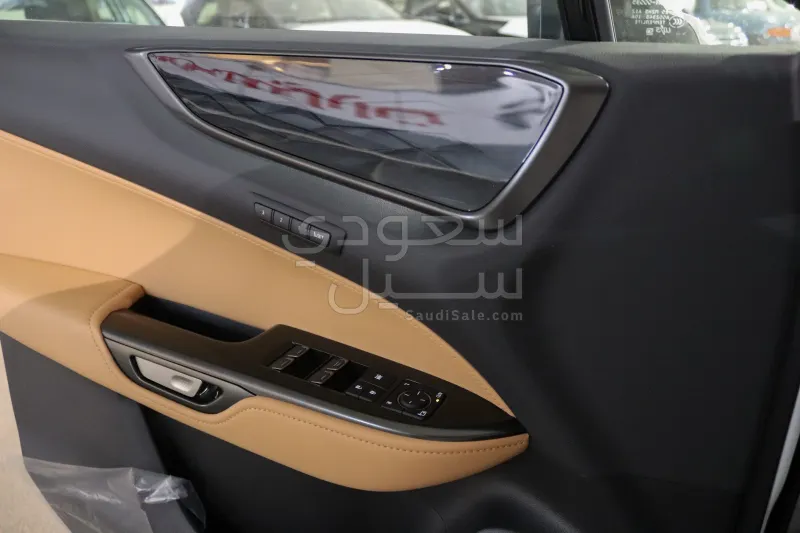 2025 لكزس إن إكس 350