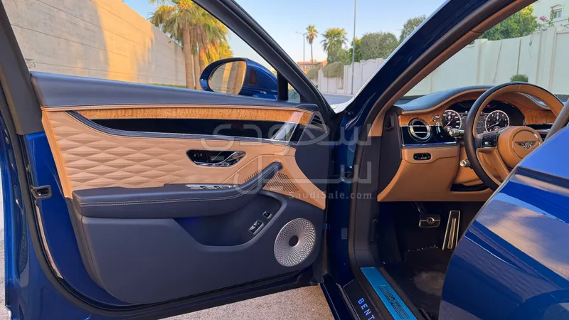 2020 بنتلي كونتيننتل فلاينج سبير الاصدار الاول