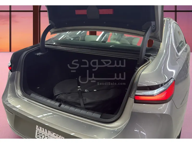 2026 بي ام دبليو الفئة السابعة 735أي