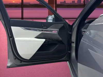 2026 بي ام دبليو الفئة السابعة 735أي