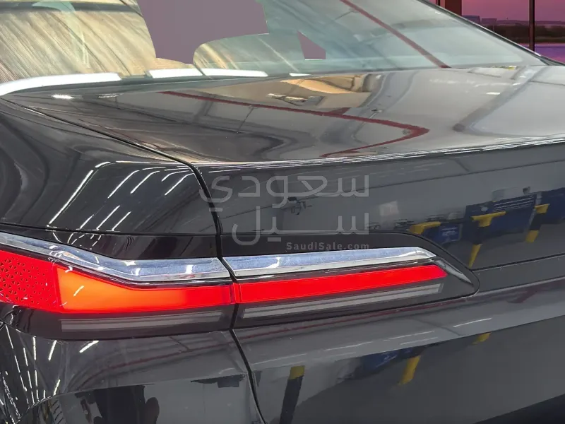 2026 بي ام دبليو الفئة السابعة 735أي