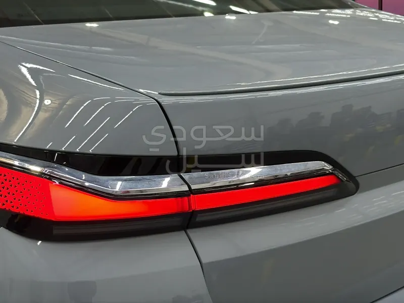 2026 بي ام دبليو الفئة السابعة 735أي