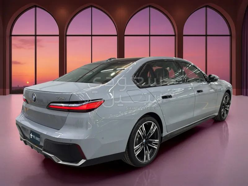 2026 بي ام دبليو الفئة السابعة 735أي
