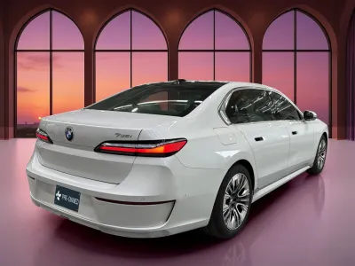 2026 بي ام دبليو الفئة السابعة 735أي
