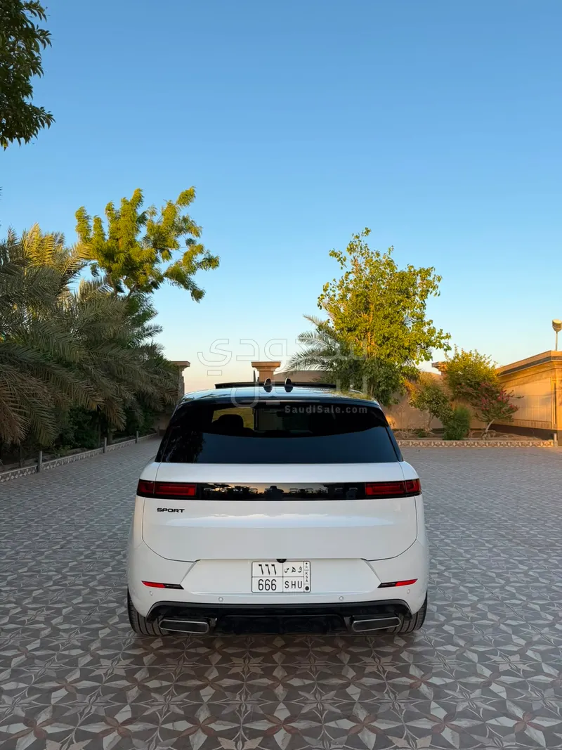 2025 لاند روفر رينج روفر سبورت اتش اس اي