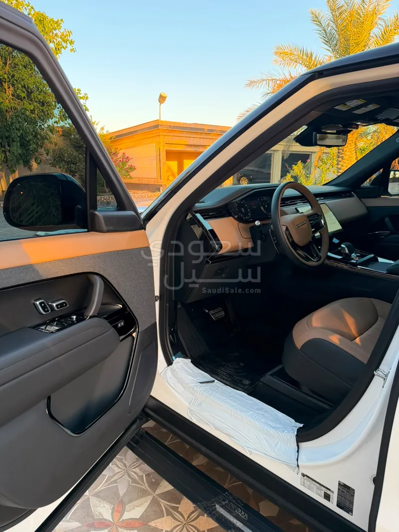 2025 لاند روفر رينج روفر سبورت اتش اس اي