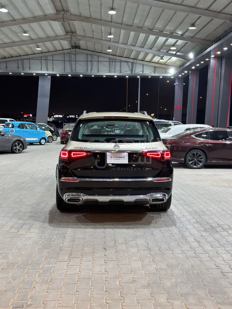 2022 مرسيدس - بنز جي إل إس 600 مايباخ