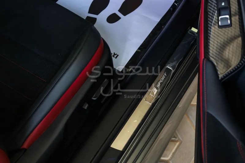 2025 لكزس أر سي 350