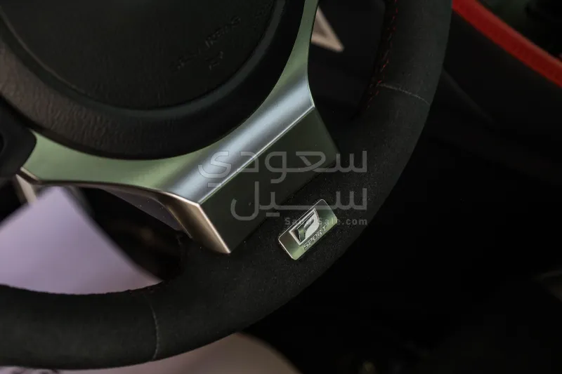 2025 لكزس أر سي 350