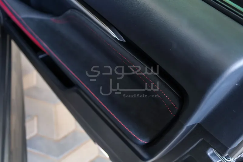 2025 لكزس أر سي 350