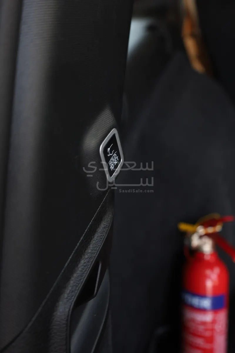 2023 جييب جراند شيروكي ساميت