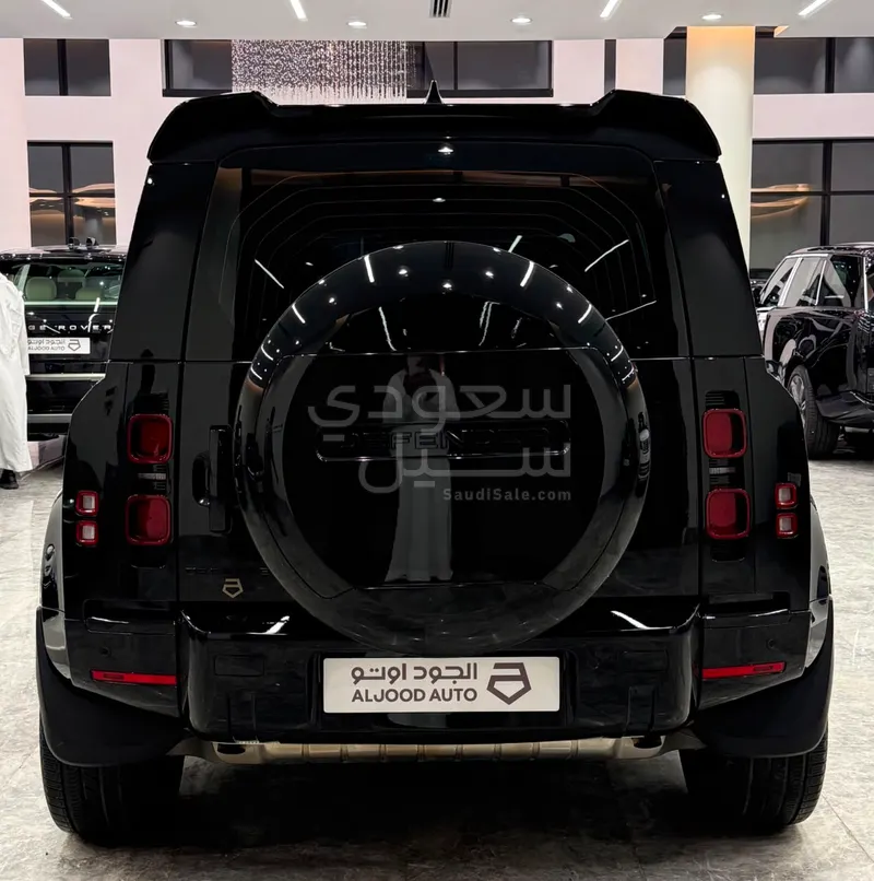 2024 لاند روفر ديفيندر 110 اتش اس اي