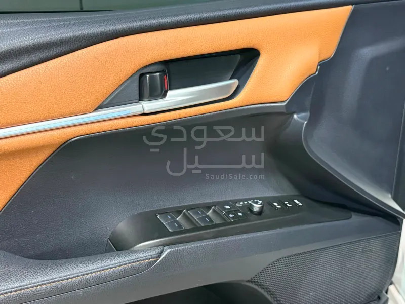 2025 تويوتا كامري لومير