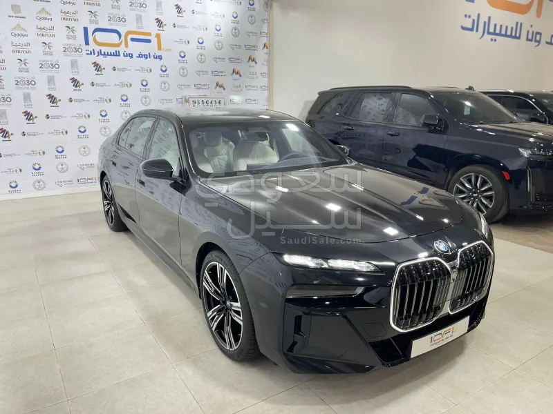 2026 بي ام دبليو الفئة السابعة 735أي