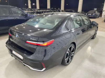 2026 بي ام دبليو الفئة السابعة 735أي