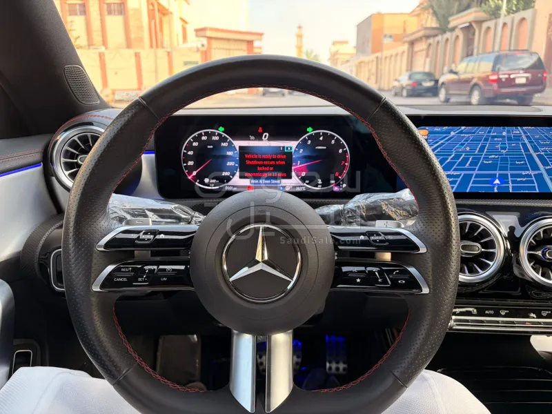 2025 مرسيدس - بنز سي إل أي 200