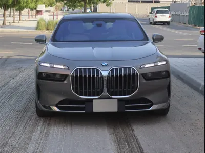 2024 بي ام دبليو الفئة السابعة 735 إل أي