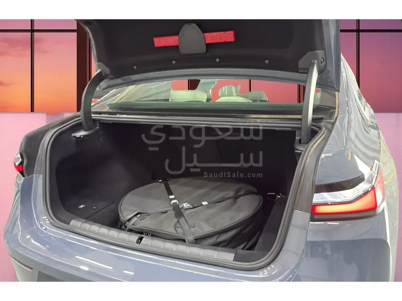 2026 بي ام دبليو الفئة السابعة 735أي