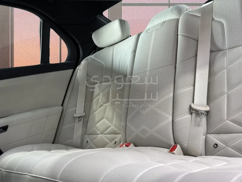 2026 بي ام دبليو الفئة السابعة 735أي