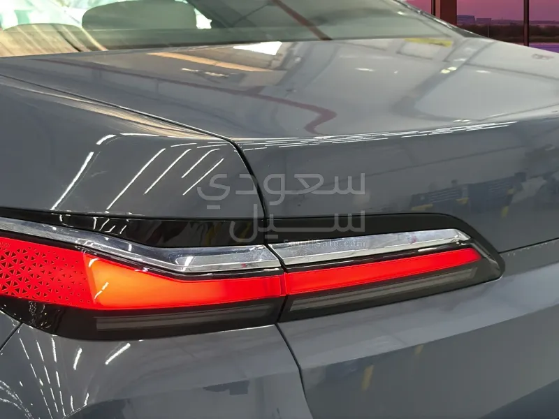 2026 بي ام دبليو الفئة السابعة 735أي