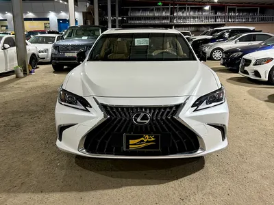 2025 لكزس إي إس 250