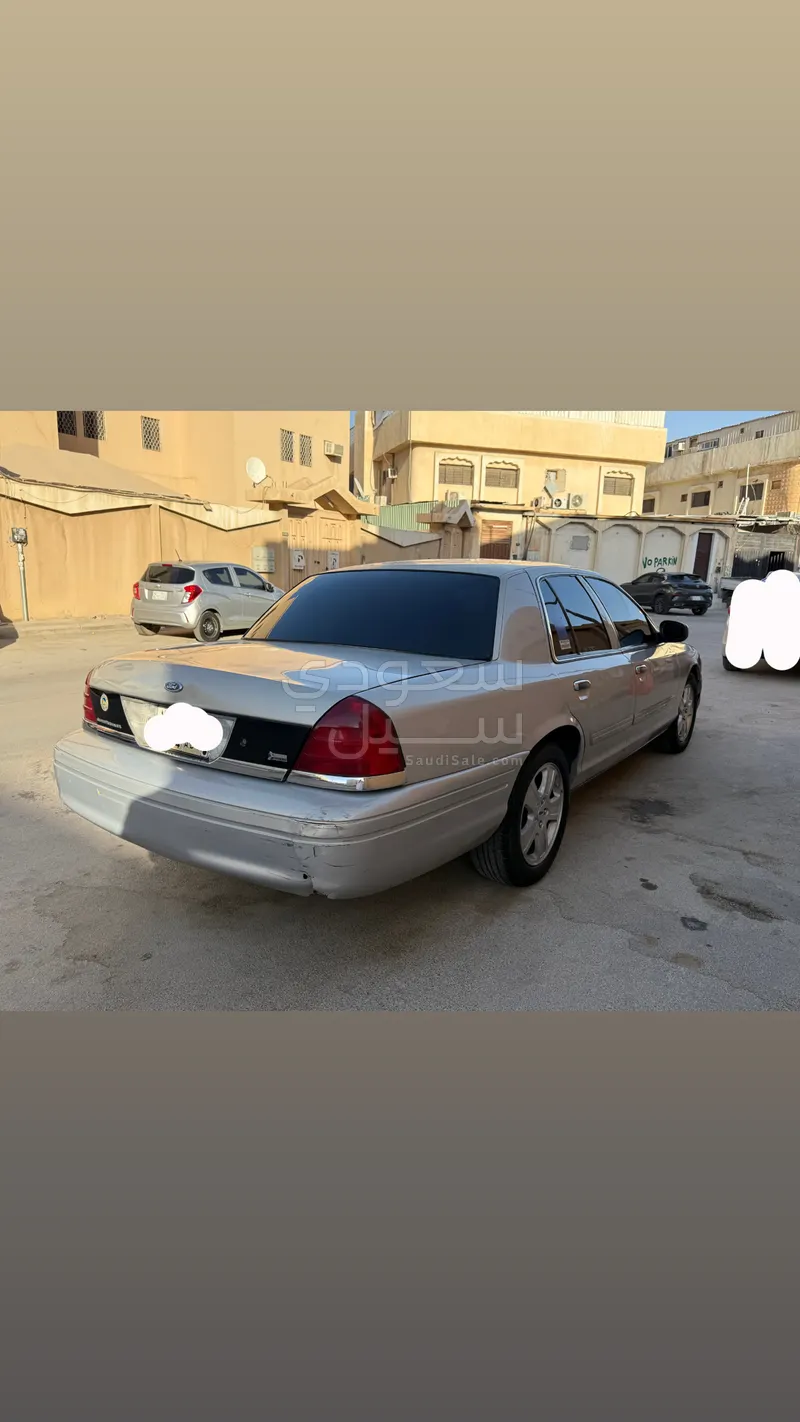 2011 فورد كراون فكتوريا