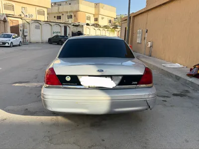 2011 فورد كراون فكتوريا