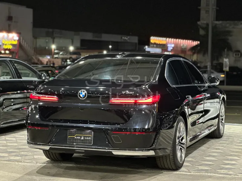 2023 بي ام دبليو الفئة السابعة 735 إل أي