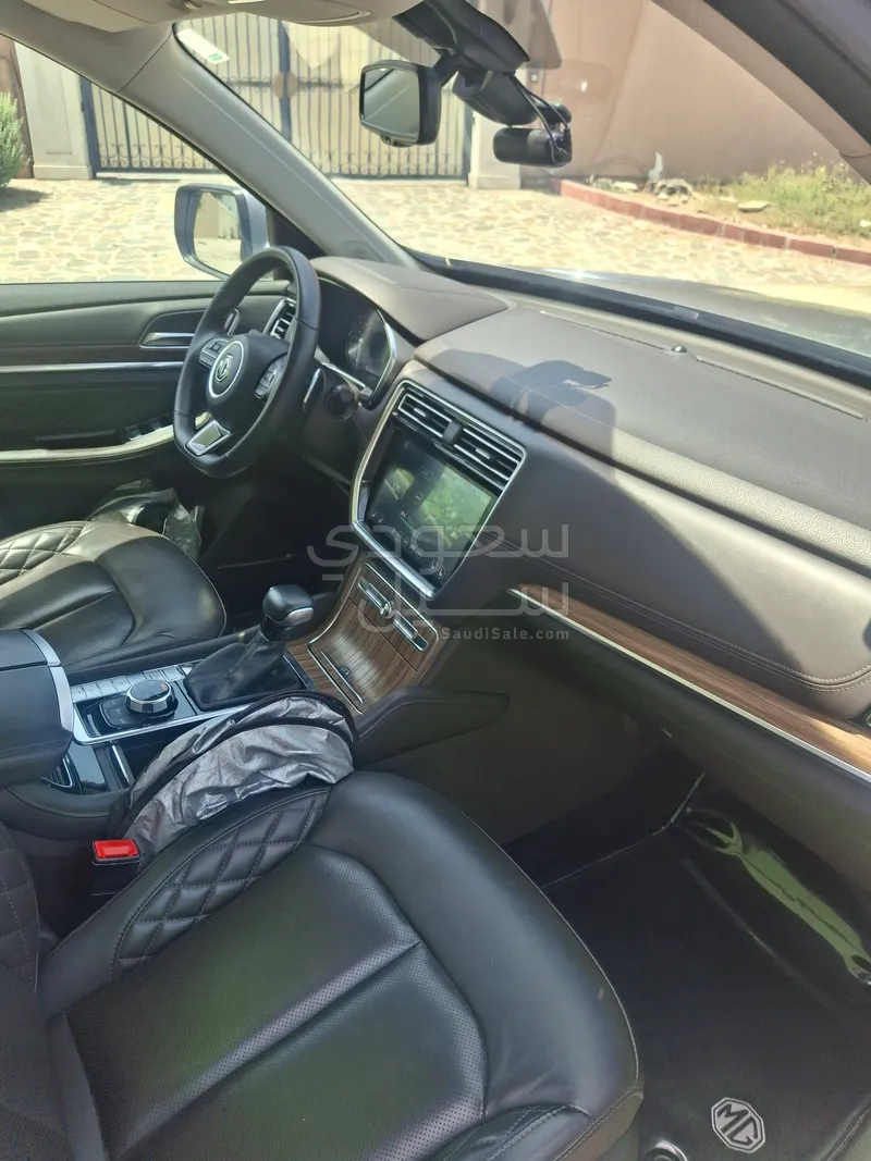 2022 ام جي ار اكس 8