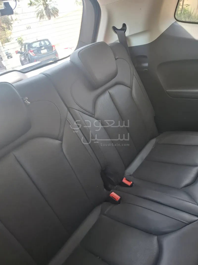 2022 ام جي ار اكس 8