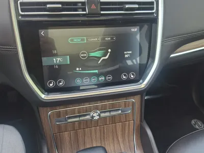 2022 ام جي ار اكس 8