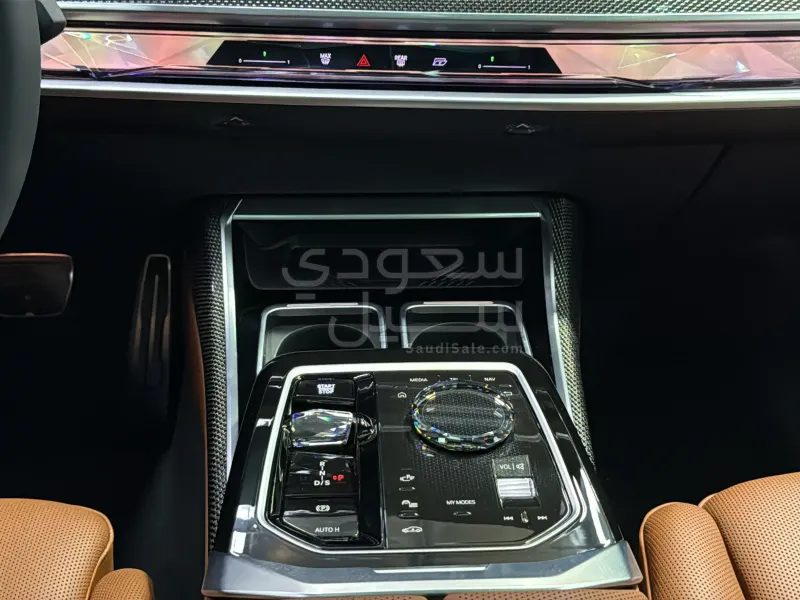 2026 بي ام دبليو الفئة السابعة 735 إل أي