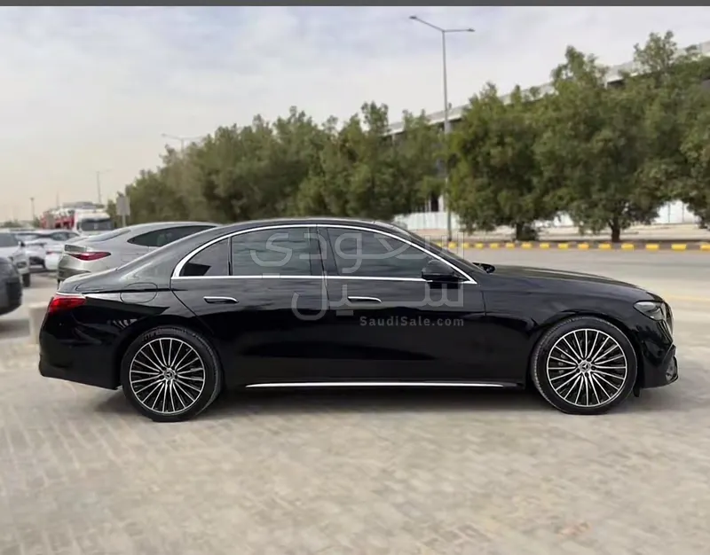 2025 مرسيدس - بنز إي 200