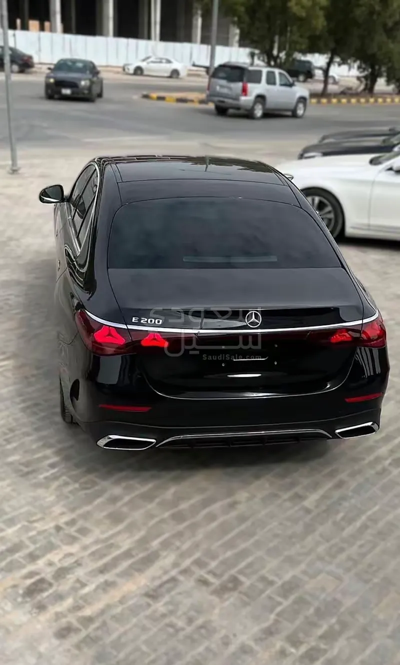 2025 مرسيدس - بنز إي 200