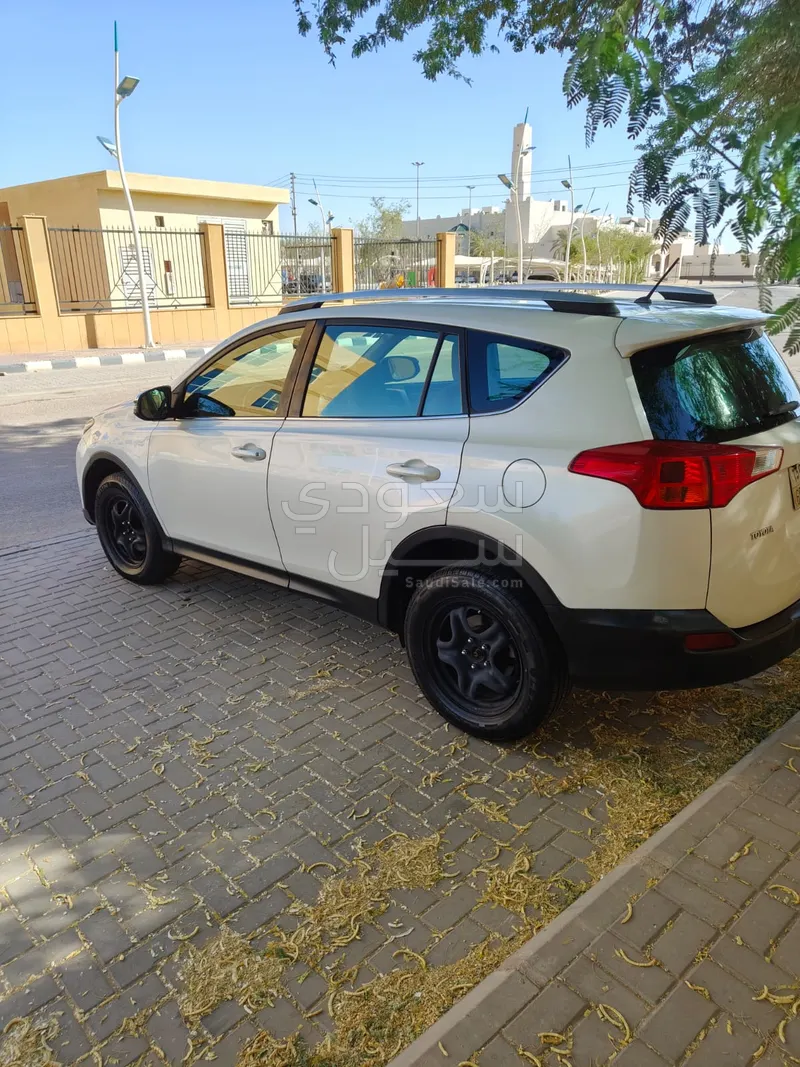 2015 تويوتا راف 4