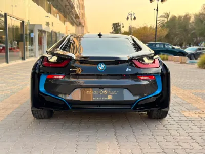 2017 بي ام دبليو 8 أي