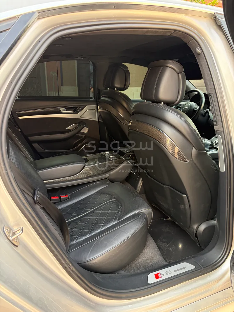 2013 اودي اس 8