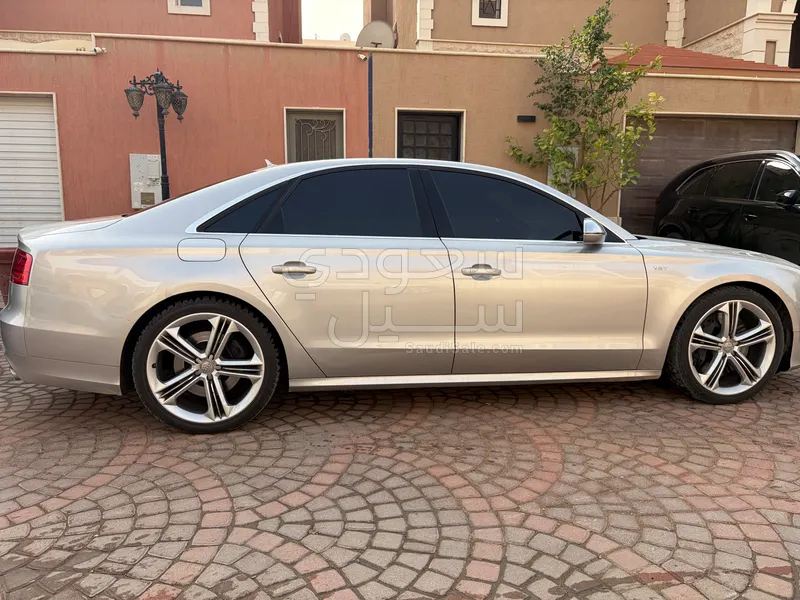 2013 اودي اس 8